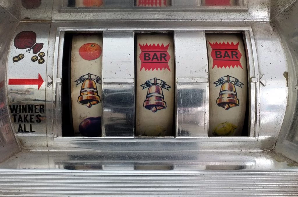 tragaperras de casino clasicas de tres rodillos